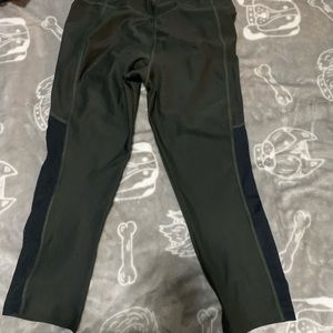 XS Nike army green cropped leggings.